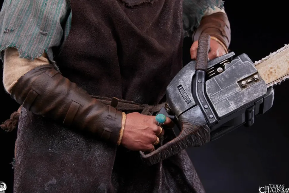 The Texas Chainsaw Massacre (2003) - Leatherface 1/4 Scale Statue
