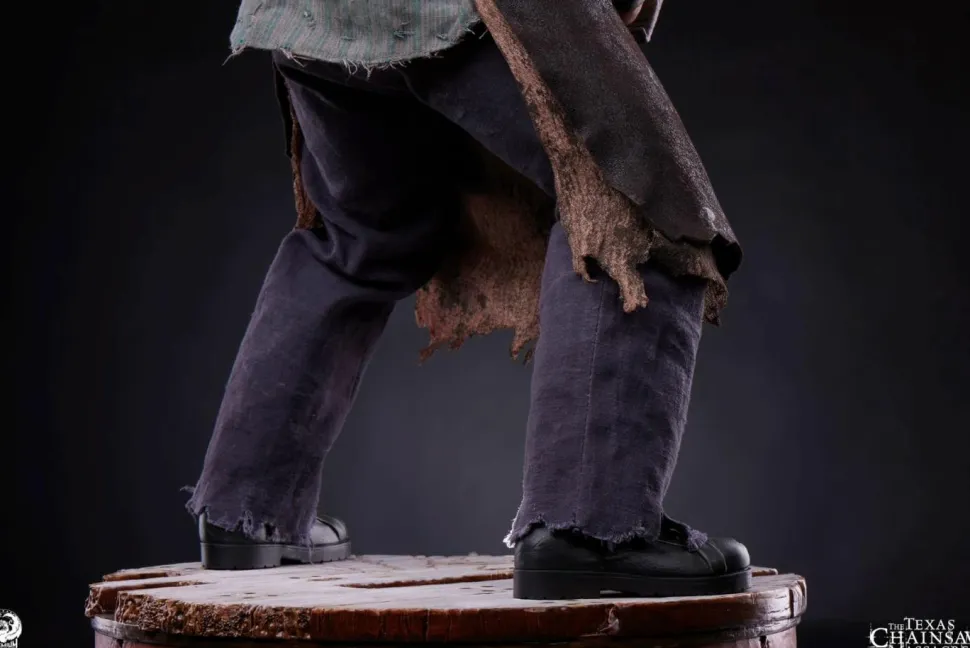 The Texas Chainsaw Massacre (2003) - Leatherface 1/4 Scale Statue