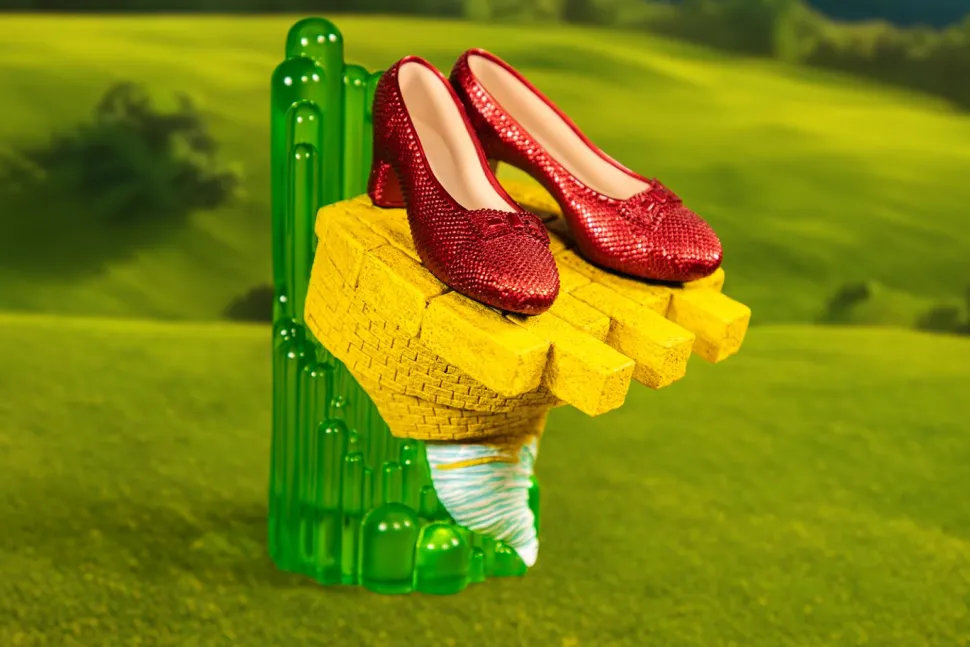 The Wizard of Oz (1939) - Ruby Slippers 1/2 Scale Replica with Light-up Statue Stand