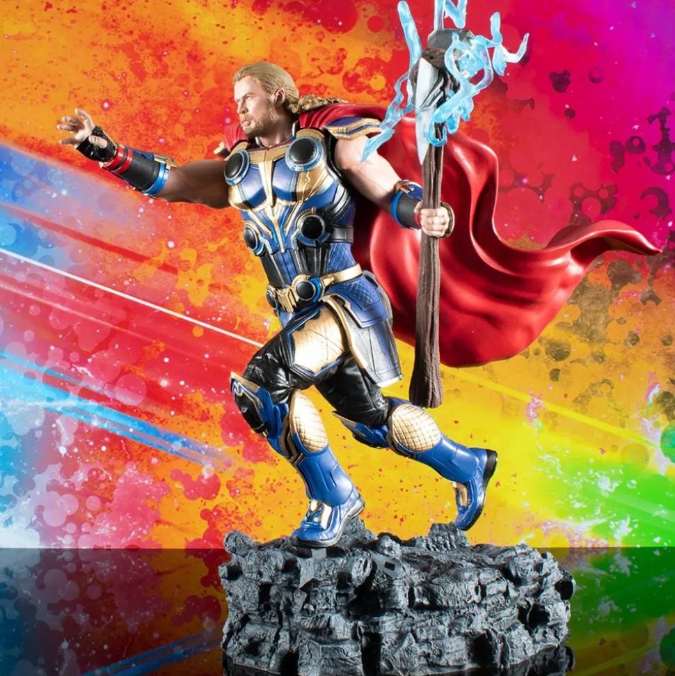 Thor: Love and Thunder - Thor with Stormbreaker Deluxe Gallery 9" PVC Statue