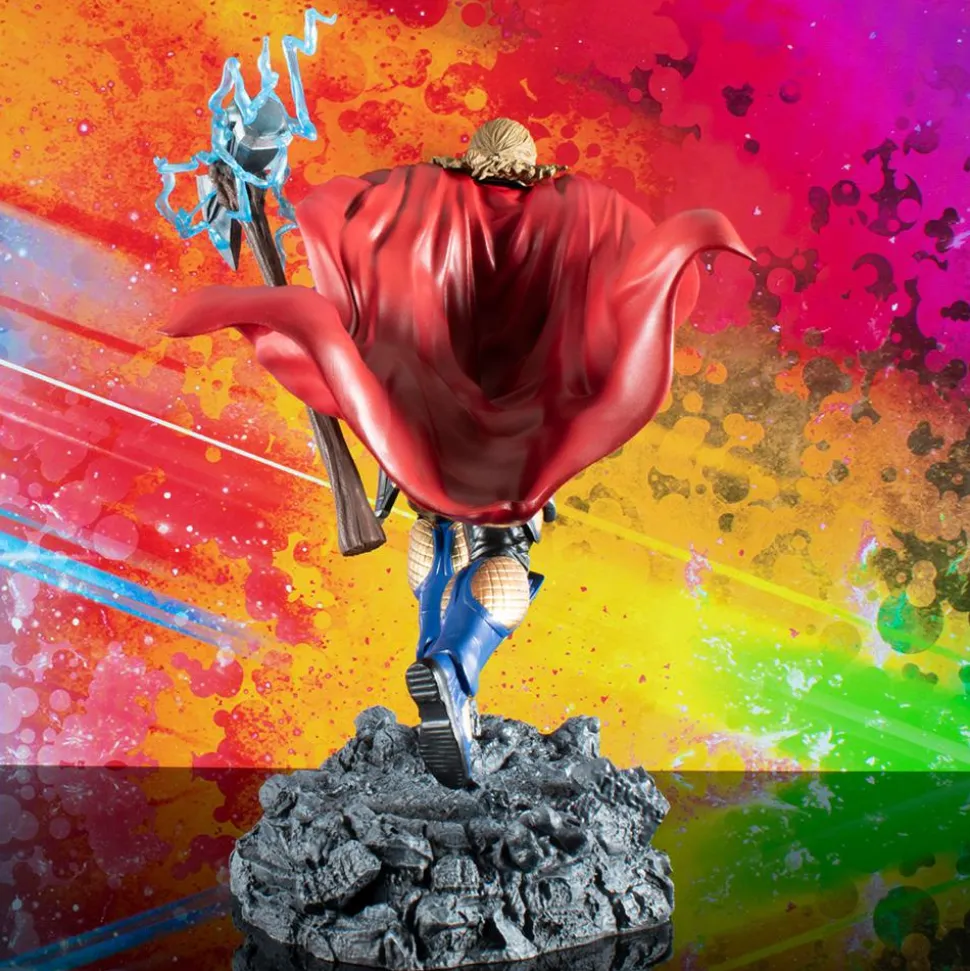 Thor: Love and Thunder - Thor with Stormbreaker Deluxe Gallery 9" PVC Statue
