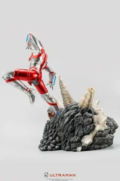 Ultraman - Ultraman vs Black King 1/4 Scale Statue (Int Sales Only)