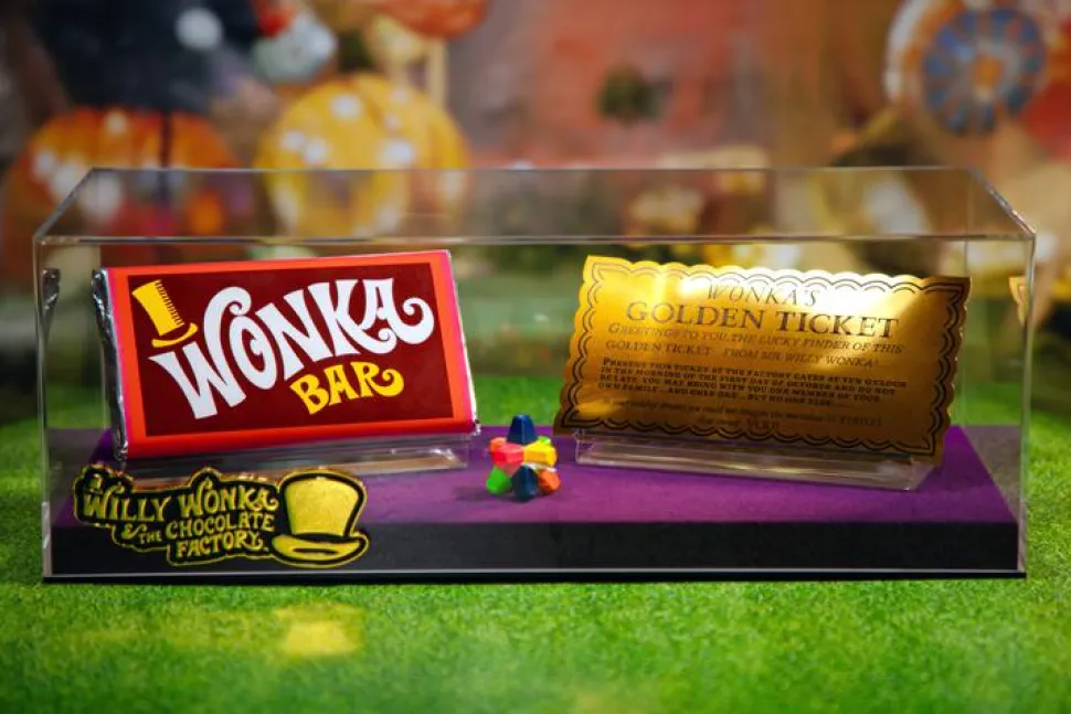 Willy Wonka & the Chocolate Factory - Golden Ticket, Wonka Bar & Everlasting Gobstopper Replica Set