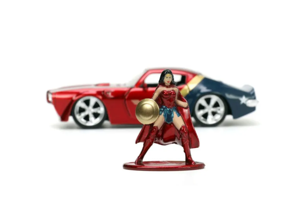 Wonder Woman - Wonder Woman & 1972 Pontiac Firebird Hollywood Rides 1/32 Scale Die-Cast Vehicle Replica