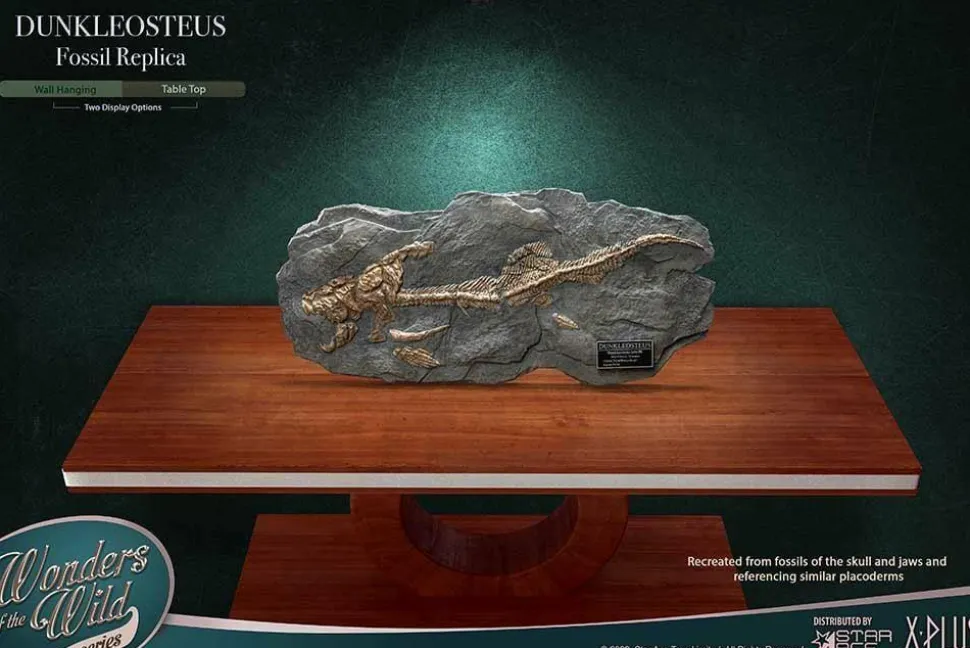 Wonders of the Wild - Dunkleosteus & Fossil Deluxe 16” Statue