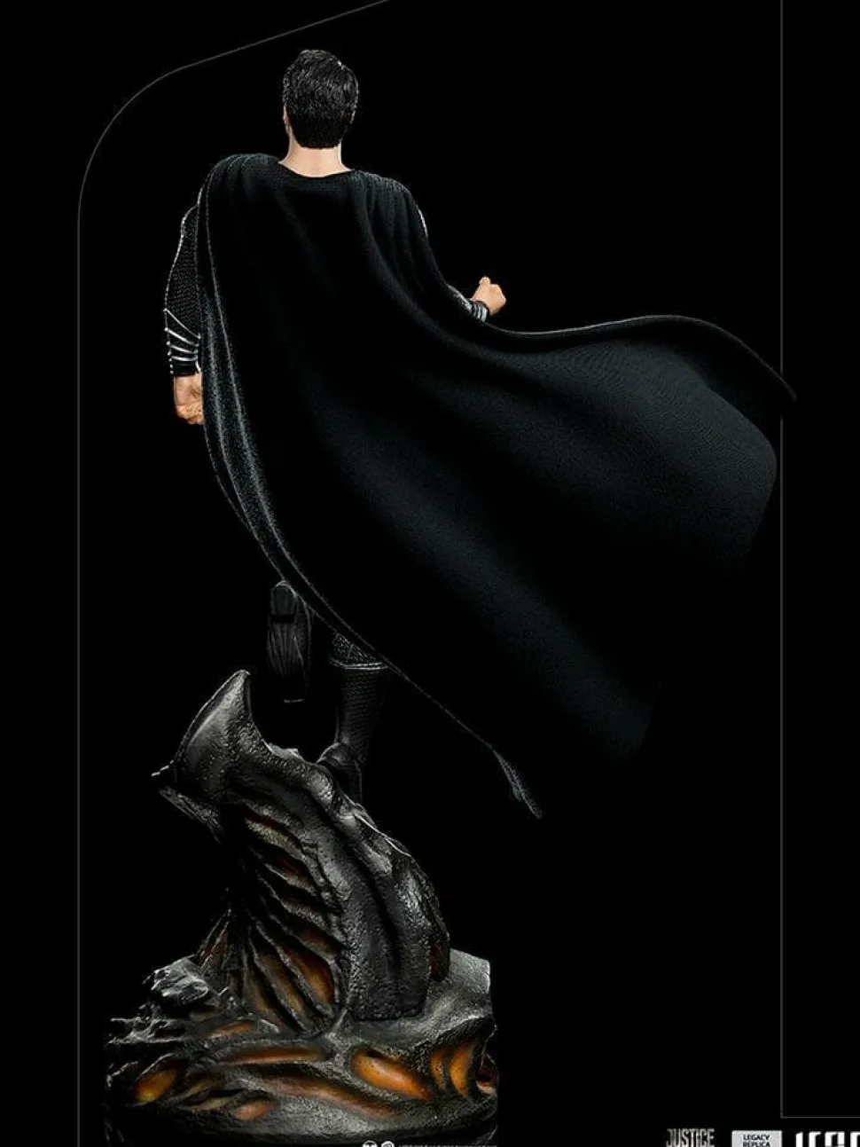 Zack Snyder’s Justice League (2021) - Superman Black Suit 1/4 Scale Legacy Statue