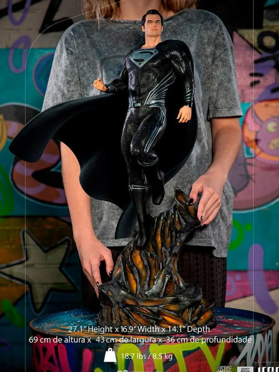 Zack Snyder’s Justice League (2021) - Superman Black Suit 1/4 Scale Legacy Statue